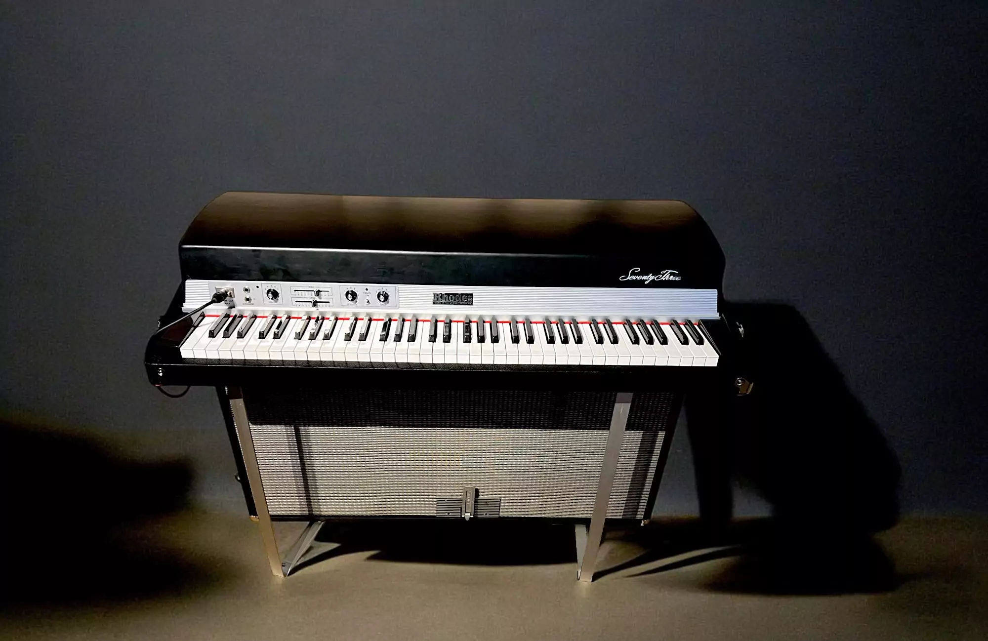 rhodes-suite-case-janus-black